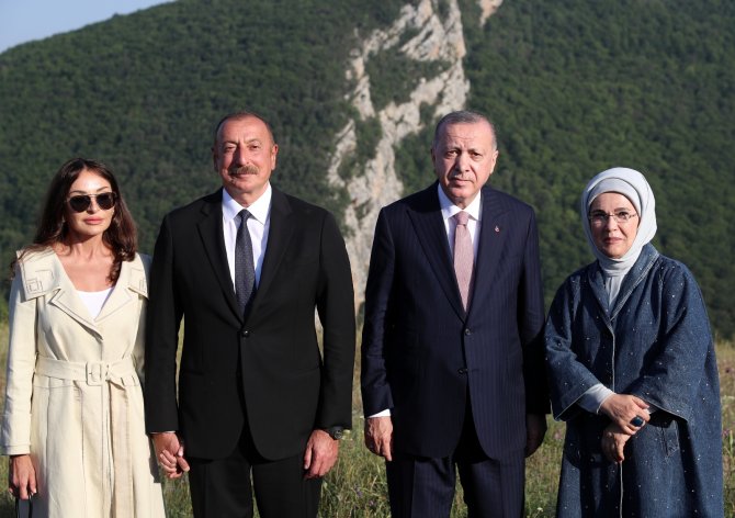 Cumhurbaşkanı Erdoğan, Şuşa’daki Tarihi Yerleri Gezdi