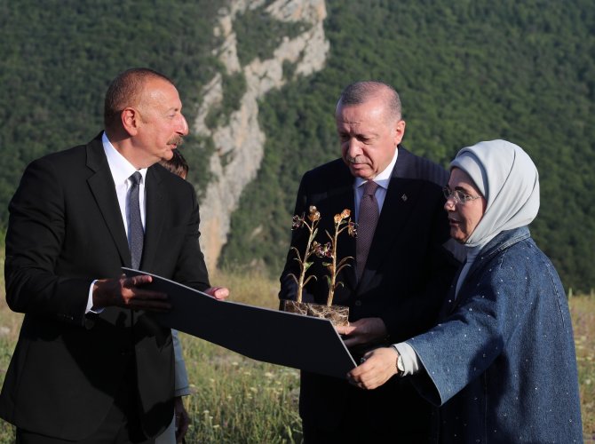 Cumhurbaşkanı Erdoğan, Şuşa’daki Tarihi Yerleri Gezdi