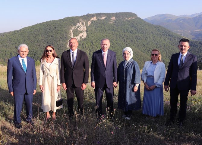 Cumhurbaşkanı Erdoğan, Şuşa’daki Tarihi Yerleri Gezdi
