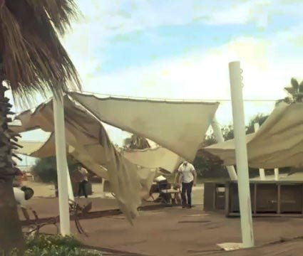 Antalya’da Hortum Ortalığı Savaş Alanına Çevirdi