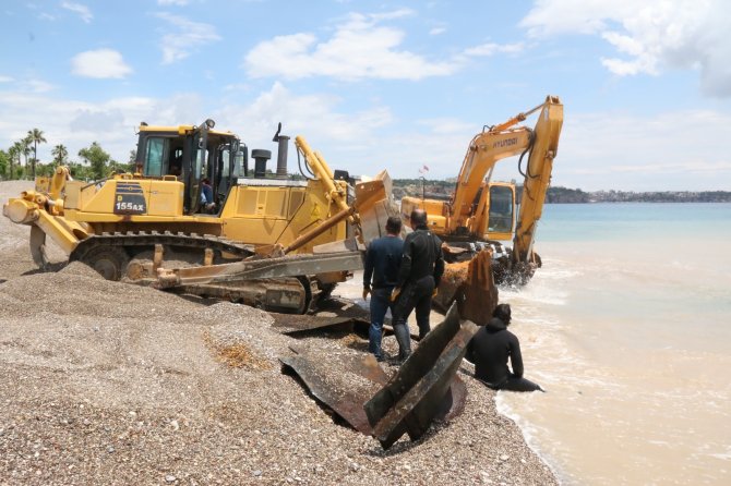 Dünyaca Ünlü Plajdaki 83 Yıllık Batık Gemi Karaya Çıkarıldı