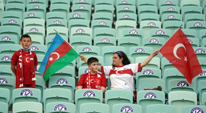 Bakü’de Tribünler Tek Yürek