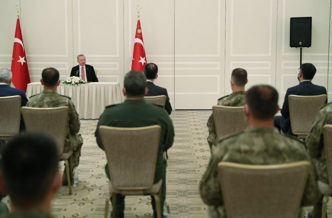 Cumhurbaşkanı Erdoğan, Azerbaycan Görev Grubu’ndaki Askerlerle Bir Araya Geldi