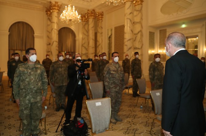 Cumhurbaşkanı Erdoğan, Azerbaycan Görev Grubu’ndaki Askerlerle Bir Araya Geldi