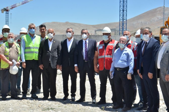 Mahir Ünal’dan Ekrem İ̇mamoğlu’na Müsilaj Göndermesi