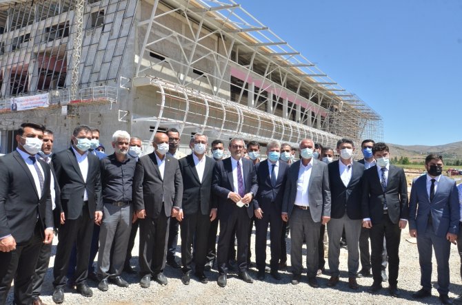 Mahir Ünal’dan Ekrem İ̇mamoğlu’na Müsilaj Göndermesi