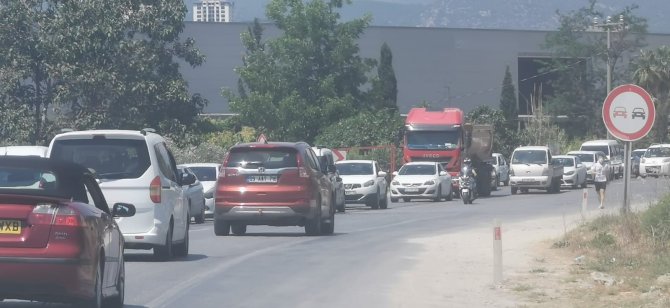 Kuşadası’na Yazlıkçı Akını: 1 Günde 10 Binden Fazla Araç Giriş Yaptı