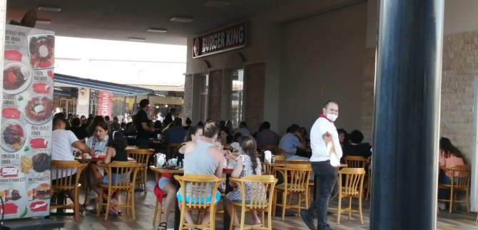 Kuşadası’na Yazlıkçı Akını: 1 Günde 10 Binden Fazla Araç Giriş Yaptı