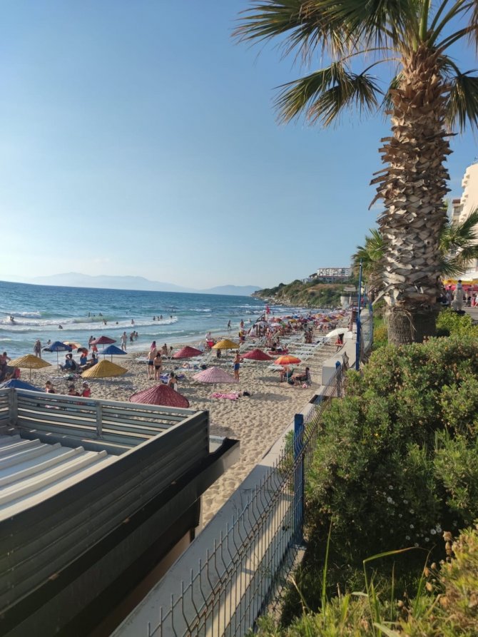 Kuşadası’na Yazlıkçı Akını: 1 Günde 10 Binden Fazla Araç Giriş Yaptı