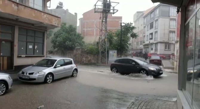 Kırklareli’nde Aniden Bastıran Yağmur Hayatı Olumsuz Etkiledi