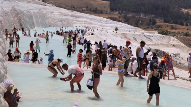 Beyaz Cennet Pamukkale’ye Yerli Ve Yabancı Turistlerden Yoğun İlgi