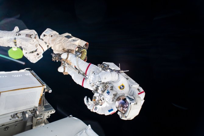 Iss’deki Astronotlar Uzay Yürüyüşüne Çıktı