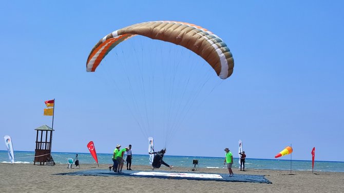 Türkiye Yamaç Paraşütü Hedef Yarışması’nın Üçüncü Etap Yarışları Tamamlandı