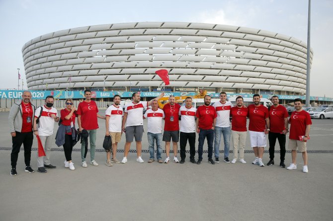Bakü’de Tribünler Yine Türk Bayraklarıyla Doldu