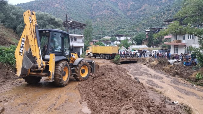 Aydın’da Sağanak Yağış Etkili Oldu