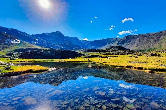 Gümüşhane’deki Artabel Gölleri Tabiat Parkı Ziyaretçilerine Muhteşem Manzaralar Sunuyor