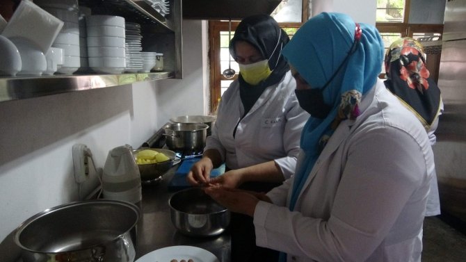 Cihan Padişahı Kanuni’nin Doğduğu Şehirde Süleymaniye Çorbasını Öğreniyorlar