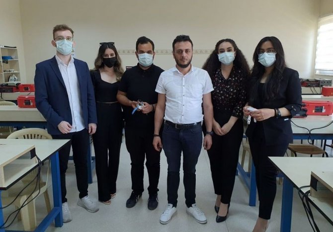 Erzincan’da Üniversite Öğrencileri Covid-19 Hastaları İçin Akıllı Bileklik Üretti