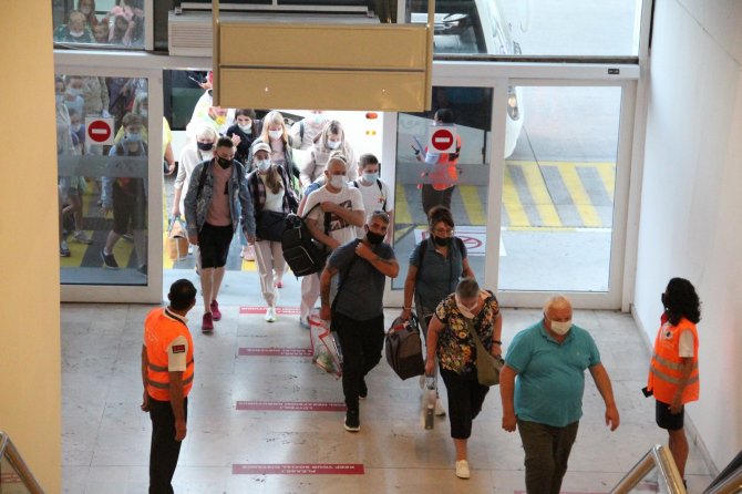 Turizm Kenti Antalya’ya Rus Turist Akını Başladı