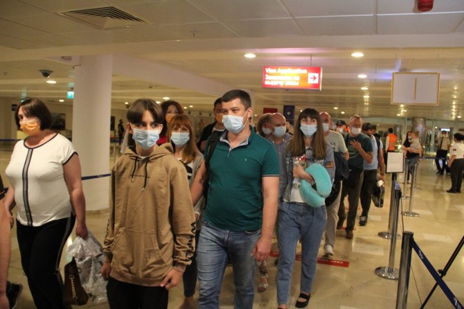Turizm Kenti Antalya’ya Rus Turist Akını Başladı