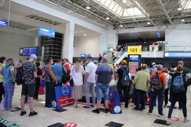 Turizm Kenti Antalya’ya Rus Turist Yağıyor