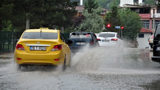 Karabük’te Yıldırım Düşme Anbean Kaydedildi