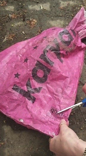 Yavru Köpeği Çuvala Koyup, Ağzını Sıkı Sıkıya Bağladılar