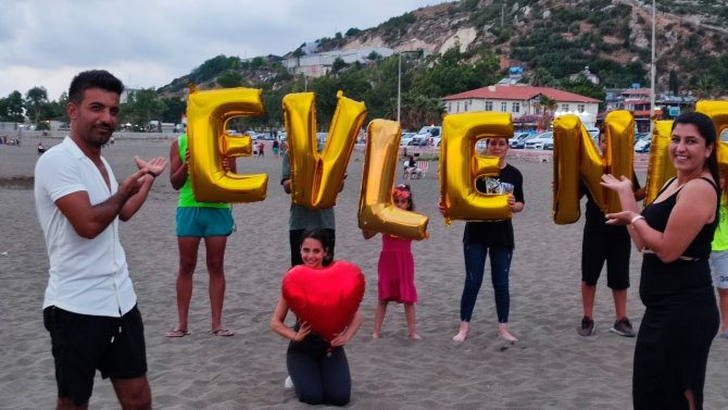 İ̇tfaiye Erinden Yamaç Paraşütlü Evlilik Teklifi