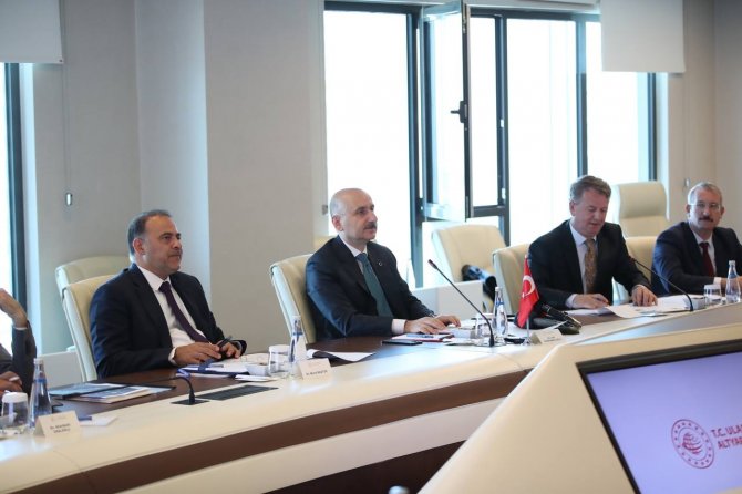 Bakan Karaismailoğlu, Sırp Mevkidaşı Momirovic İle Bir Araya Geldi