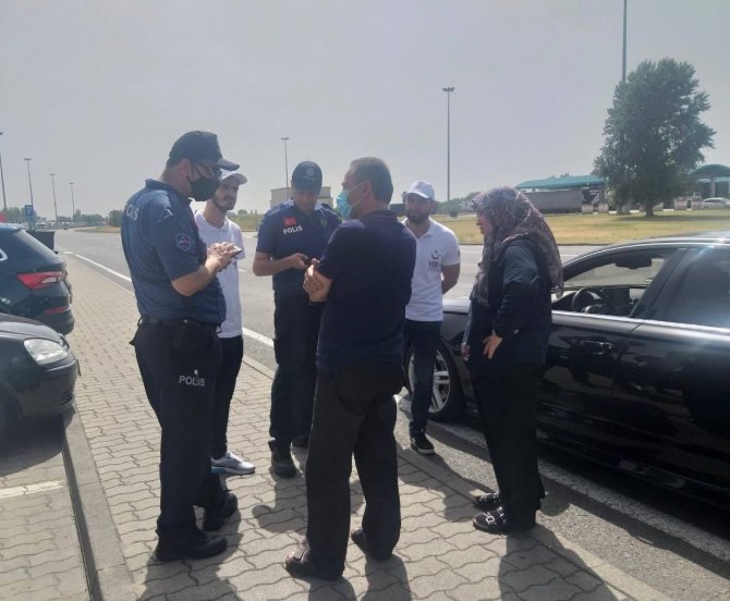 Tatile Gelen Gurbetçiler Ytb Tarafından Sırbistan’da Karşılanıyor