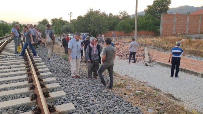 Fırtınanın Yıktığı Duvarın Altında Kalan Kadın Hayatını Kaybetti