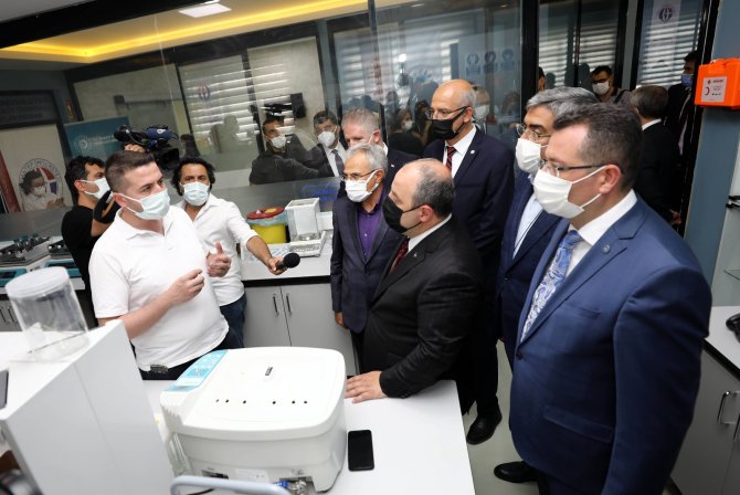 Bakan Varank, Akredite Ayakkabı Test Laboratuvarı’nın Açılışını Yaptı