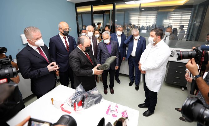 Bakan Varank, Akredite Ayakkabı Test Laboratuvarı’nın Açılışını Yaptı