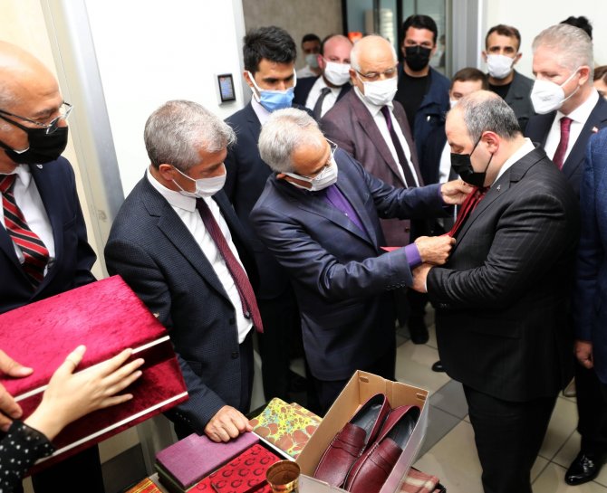 Bakan Varank, Akredite Ayakkabı Test Laboratuvarı’nın Açılışını Yaptı