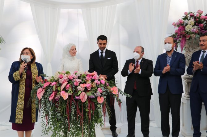 Bakan Varank Ve Bilal Erdoğan, Gaziantep’te Nikah Şahitliği Yaptı