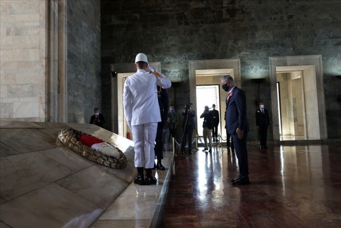 Bakan Akar, Komuta Kademesi Ve Oyak Yönetim Kurulu İle Anıtkabir’i Ziyaret Etti