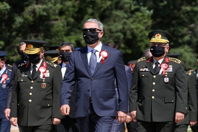 Bakan Akar, Komuta Kademesi Ve Oyak Yönetim Kurulu İle Anıtkabir’i Ziyaret Etti