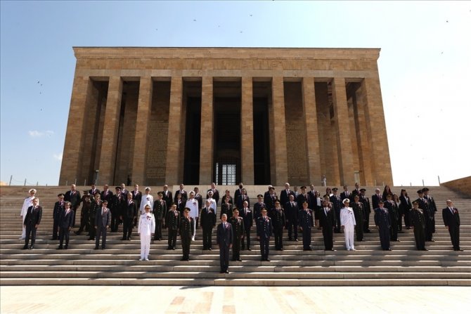 Bakan Akar, Komuta Kademesi Ve Oyak Yönetim Kurulu İle Anıtkabir’i Ziyaret Etti