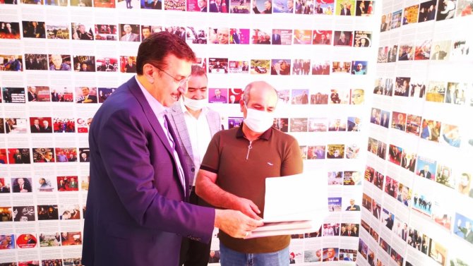 Tüfenkci, Vatan Ve Cumhurbaşkanı Sevgisiyle 2 Bin 23 Sayfa Şiir Yazan Başyiğit’i Ziyaret Etti