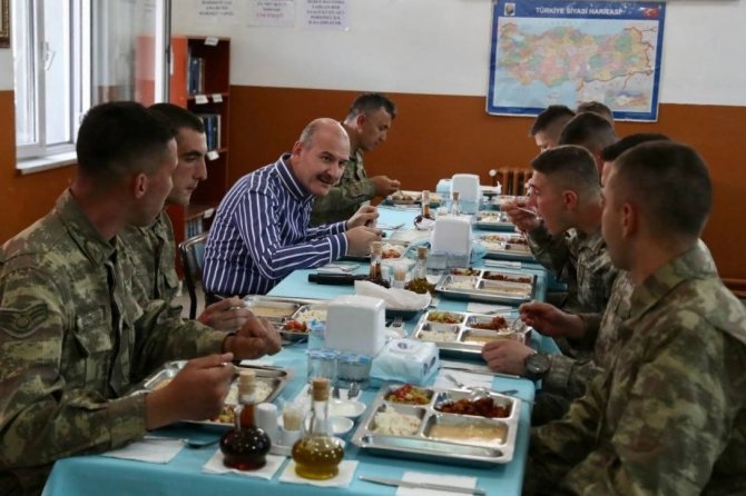 Bakan Soylu Askerlerle Bir Araya Geldi