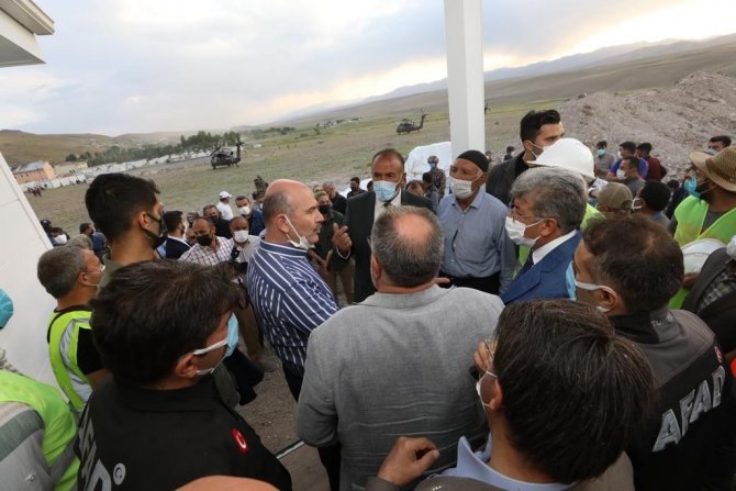 Bakan Soylu Depremzedelerle Bir Araya Geldi