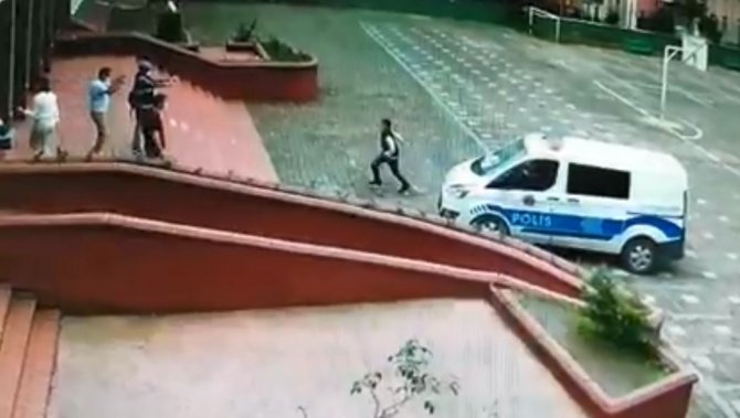 Eksik Evraklı Öğrencinin Yardımına Polis Ekipleri Koştu