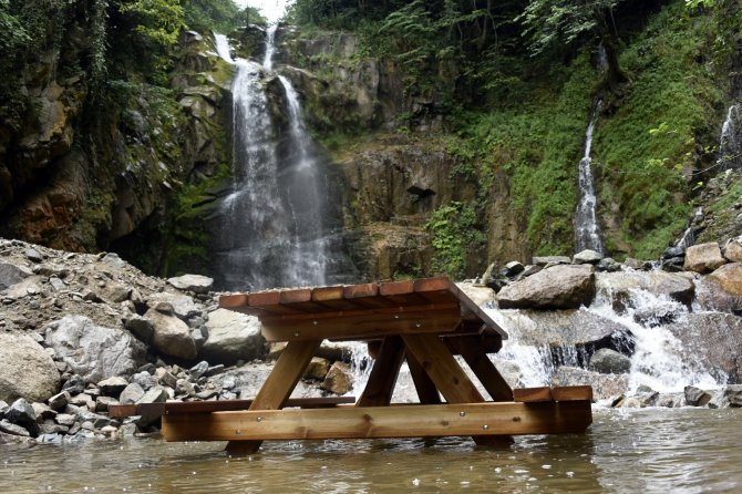 Çağlayanbidi Şelalesi Doğal Güzelliği İle İlgi Çekiyor