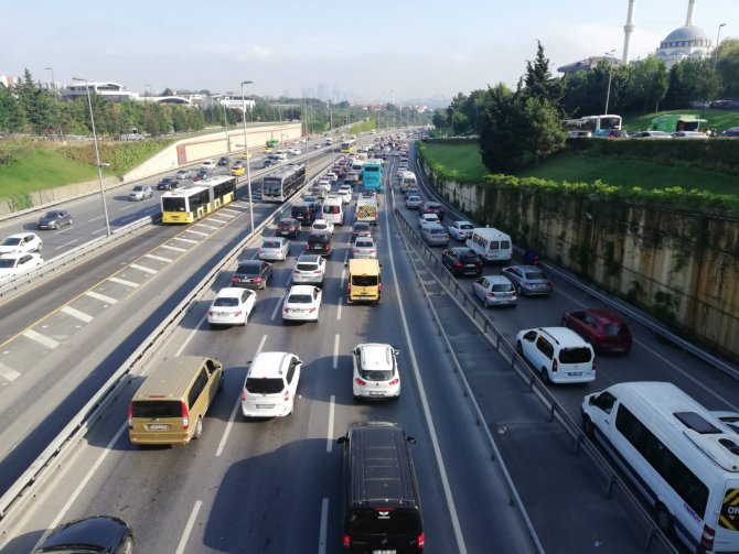 Kısıtlama Sonrası İ̇stanbul’da Trafik Yoğunluğu