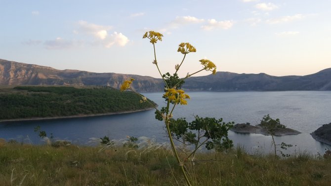 Dünyanın İkinci Büyük Kraterinde Renk Cümbüşü