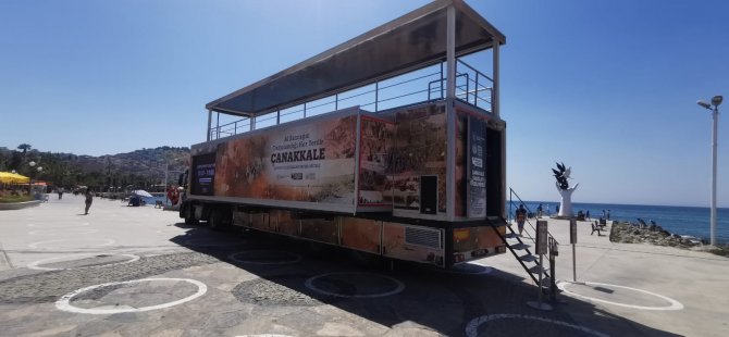 ’Çanakkale Mobil Müze Tırı’ Kuşadası’nda Ziyarete Açıldı