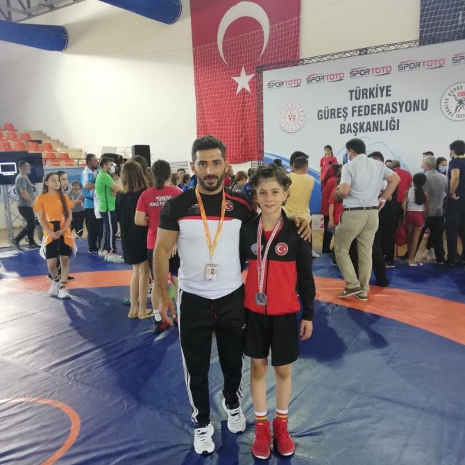 Ağrılı Bayan Güreşçi Türkiye Şampiyonu Oldu