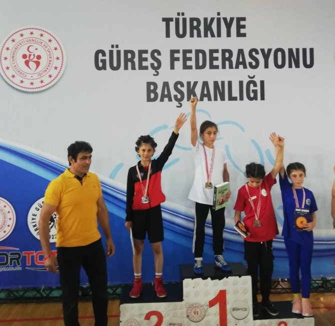 Ağrılı Bayan Güreşçi Türkiye Şampiyonu Oldu