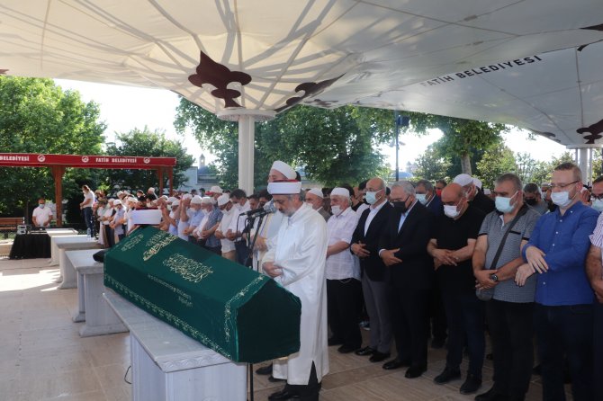 Şeyhülkurrâ Hafız Mikdat Temiztürk Hoca Fatih’te Son Yolculuğuna Uğurlandı