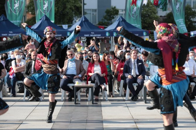 Şevval Sam En Güzel Türküleri İle İ̇zmit’in Kurtuluş Coşkusuna Ortak Oldu